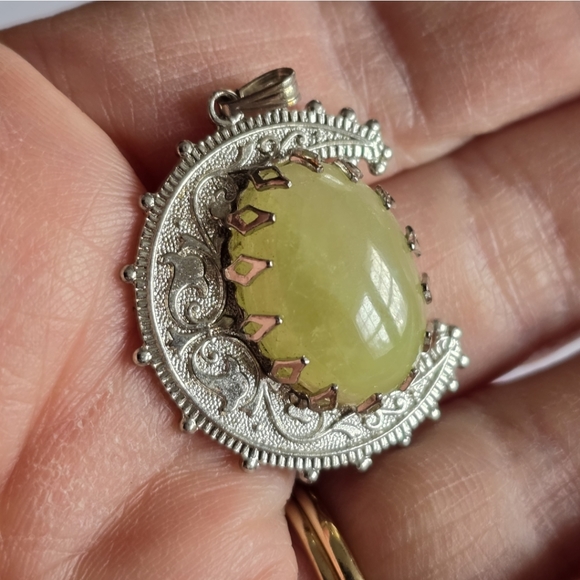 Vintage crescent moon pendant silver tone lemon yellow stone eclipse - Picture 4 of 10